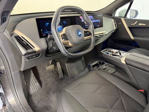 Used 2024 BMW iX xDrive50 w/ Premium Package AWD/4WD image 4
