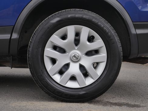 Used 2019 Nissan Rogue Sport S image 16