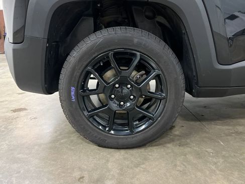 Used 2020 Jeep Renegade Altitude AWD/4WD image 9