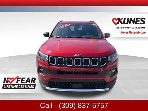 Used 2025 Jeep Compass Latitude image 2