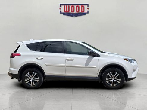 Used 2017 Toyota RAV4 LE FWD image 2