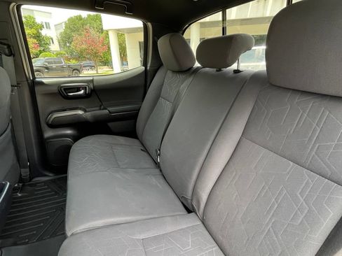 Used 2017 Toyota Tacoma TRD Sport w/ Tow Package RWD image 24