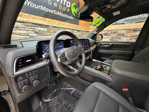 Used 2026 Chevrolet Suburban Z71 w/ Comfort Package AWD/4WD image 12