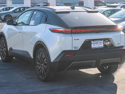 New 2026 Toyota C-HR AWD/4WD image 7