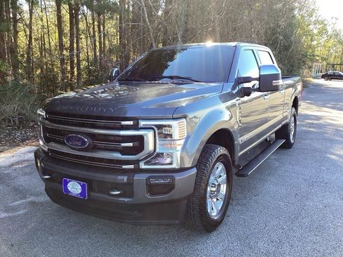 Used 2022 Ford F250 Platinum w/ FX4 Off-Road Package image 3