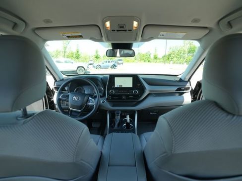 Used 2023 Toyota Highlander L FWD image 23