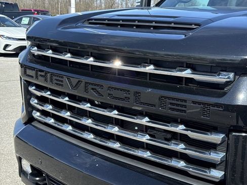 Used 2021 Chevrolet Silverado 2500 LTZ w/ Carhartt Edition AWD/4WD image 32
