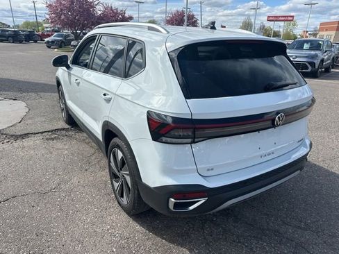 Used 2025 Volkswagen Taos SE AWD/4WD image 6