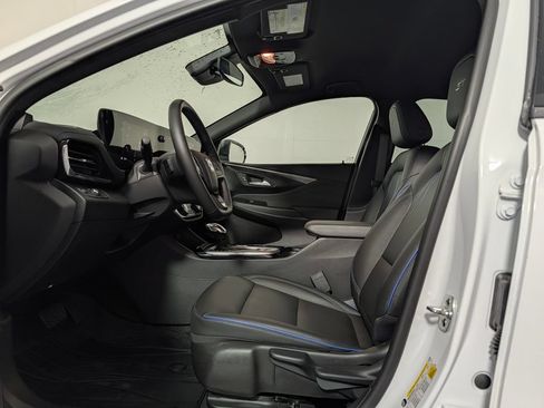 Used 2025 Buick Envista Sport Touring w/ Advanced Safety Package FWD image 11