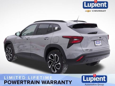 New 2026 Chevrolet Trax RS w/ Sunroof Package image 9