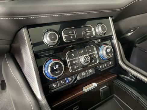 Used 2023 GMC Yukon Denali Ultimate image 17
