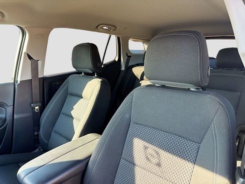 Used 2024 GMC Terrain SLE w/ Driver Convenience Package image 12