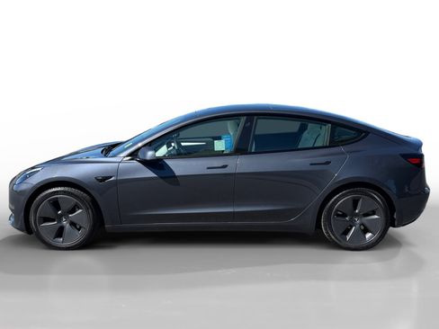 Used 2023 Tesla Model 3 Standard Range image 2