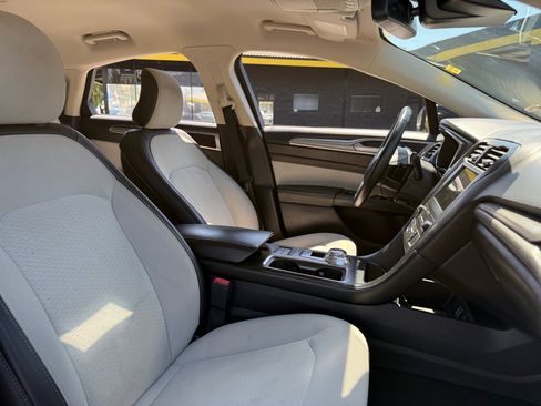 Used 2019 Ford Fusion SE w/ Equipment Group 151A image 19