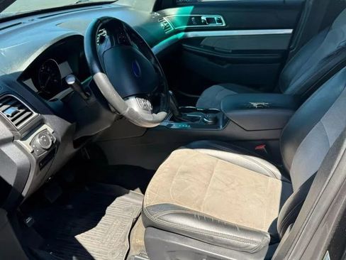Used 2017 Ford Explorer XLT w/ Equipment Group 202A image 9