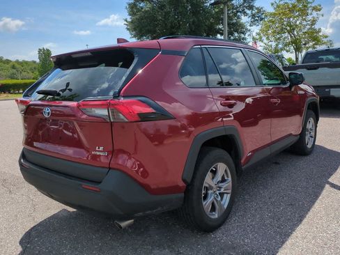 Certified 2024 Toyota RAV4 LE AWD/4WD image 6