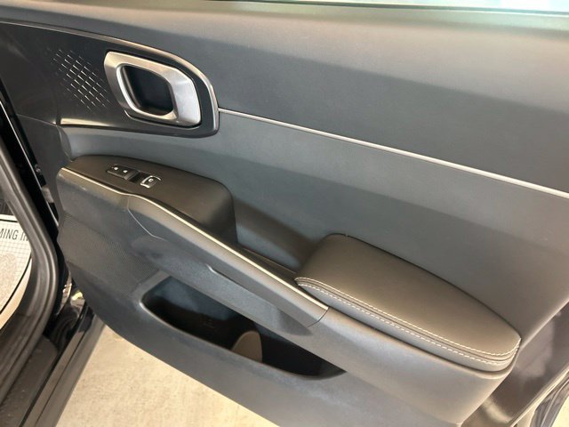 Used 2025 Kia Sorento S AWD/4WD image 10