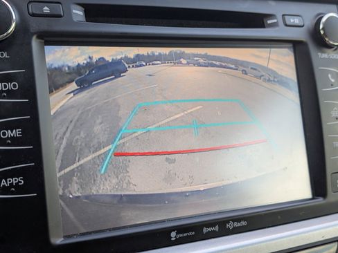 Used 2019 Toyota Highlander XLE image 11