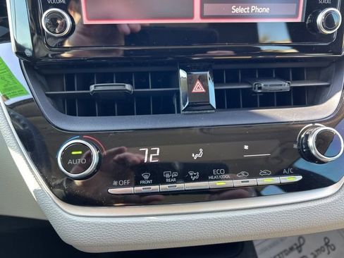 Used 2020 Toyota Corolla LE image 13