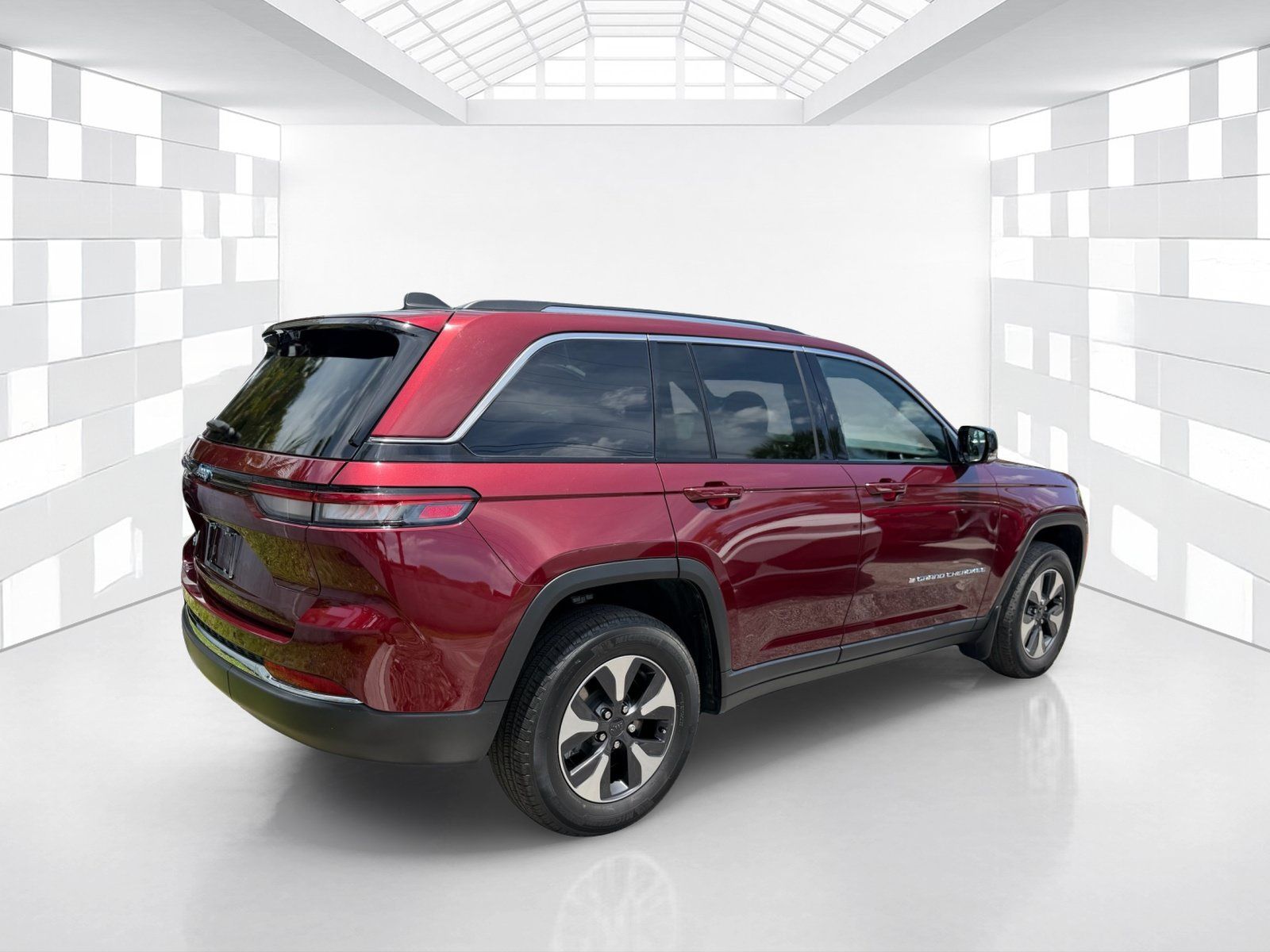 Used 2022 Jeep Grand Cherokee Limited 4xe w/ Luxury Tech Group II AWD/4WD image 3