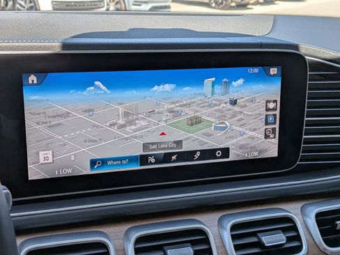 Used 2021 Mercedes-Benz GLS 450 4MATIC image 23