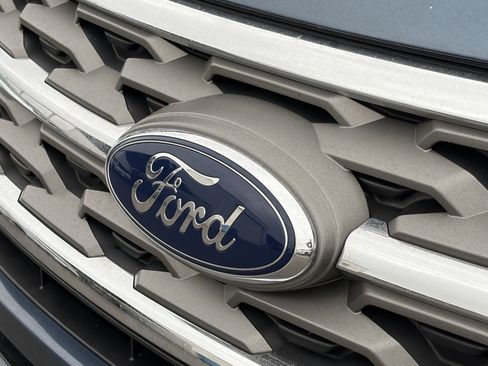 Used 2019 Ford Explorer FWD image 5