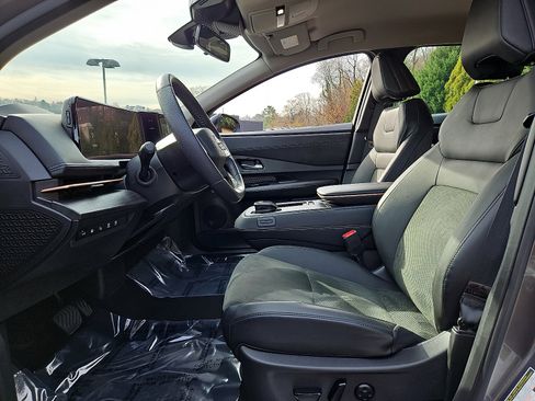 Certified 2023 Nissan Ariya AWD image 13