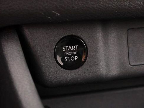 Used 2024 Nissan Rogue SV image 15