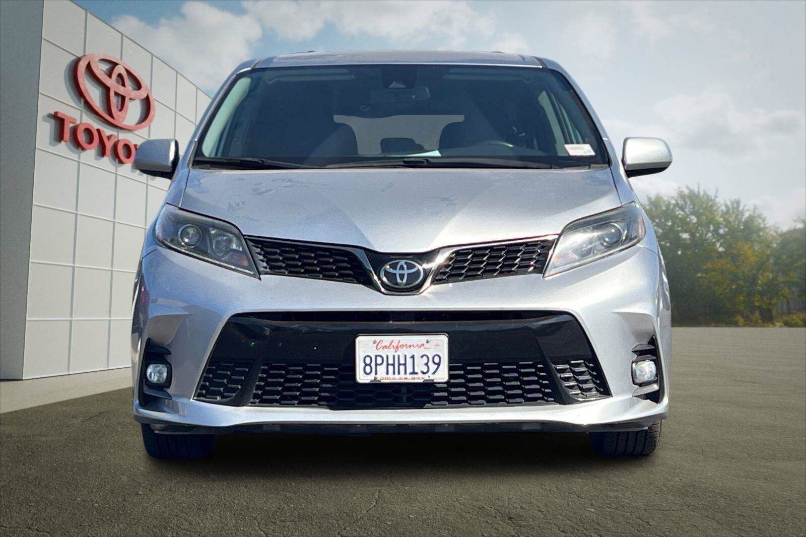 Used 2020 Toyota Sienna SE w/ Carpet Mat Package FWD image 8