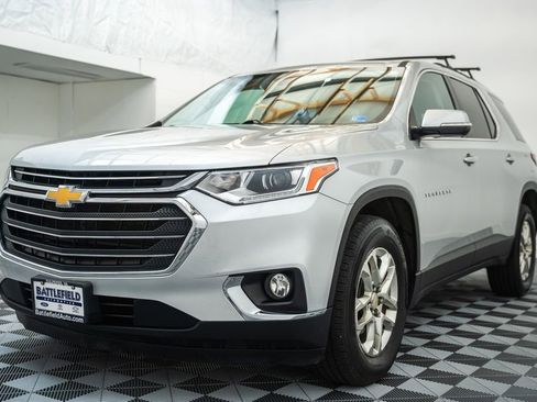 Used 2020 Chevrolet Traverse LT w/ Driver Confidence II Package AWD/4WD image 3