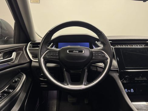 Used 2022 Jeep Grand Cherokee L Laredo w/ Luxury Tech Group I image 20