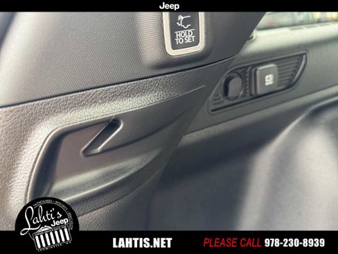 New 2025 Jeep Grand Cherokee Limited w/ Luxury Tech Group II image 25