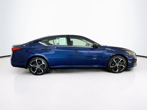 Used 2024 Nissan Altima 2.5 SR w/ SR Premium Package FWD image 10