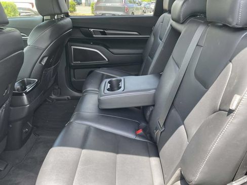 Certified 2024 Kia Telluride LX FWD image 12