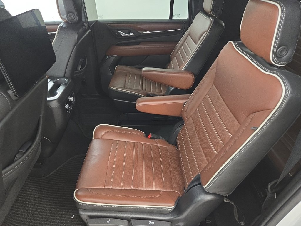 Used 2023 GMC Yukon XL Denali Ultimate AWD/4WD image 29