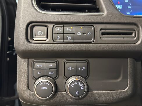 Used 2022 Chevrolet Tahoe RST w/ Luxury Package AWD/4WD image 21