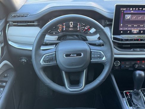 Used 2025 Jeep Compass Limited AWD/4WD image 29