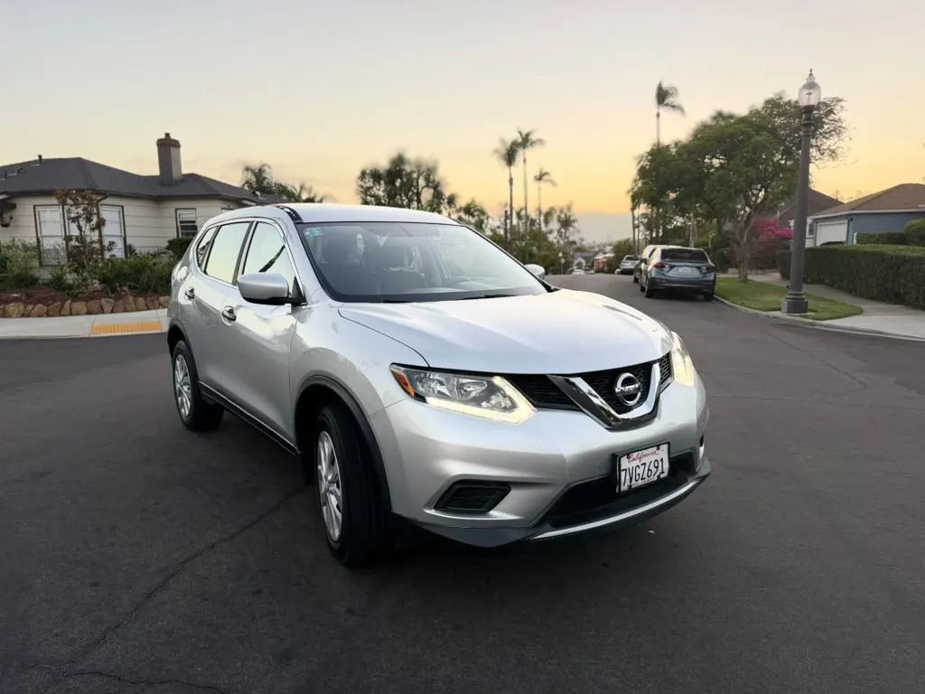 Used 2016 Nissan Rogue S FWD image 1