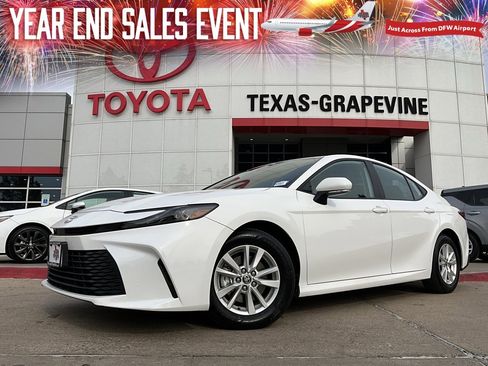 Used 2025 Toyota Camry LE image 1