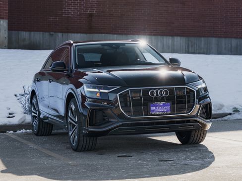 Used 2022 Audi Q8 Premium Plus w/ Premium Plus Package image 2