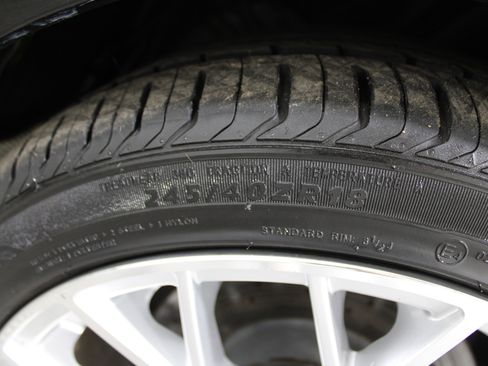 Used 2015 Mercedes-Benz E 350 4MATIC Sedan image 36