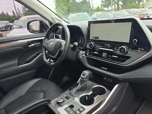 Used 2023 Toyota Highlander Platinum AWD/4WD image 10