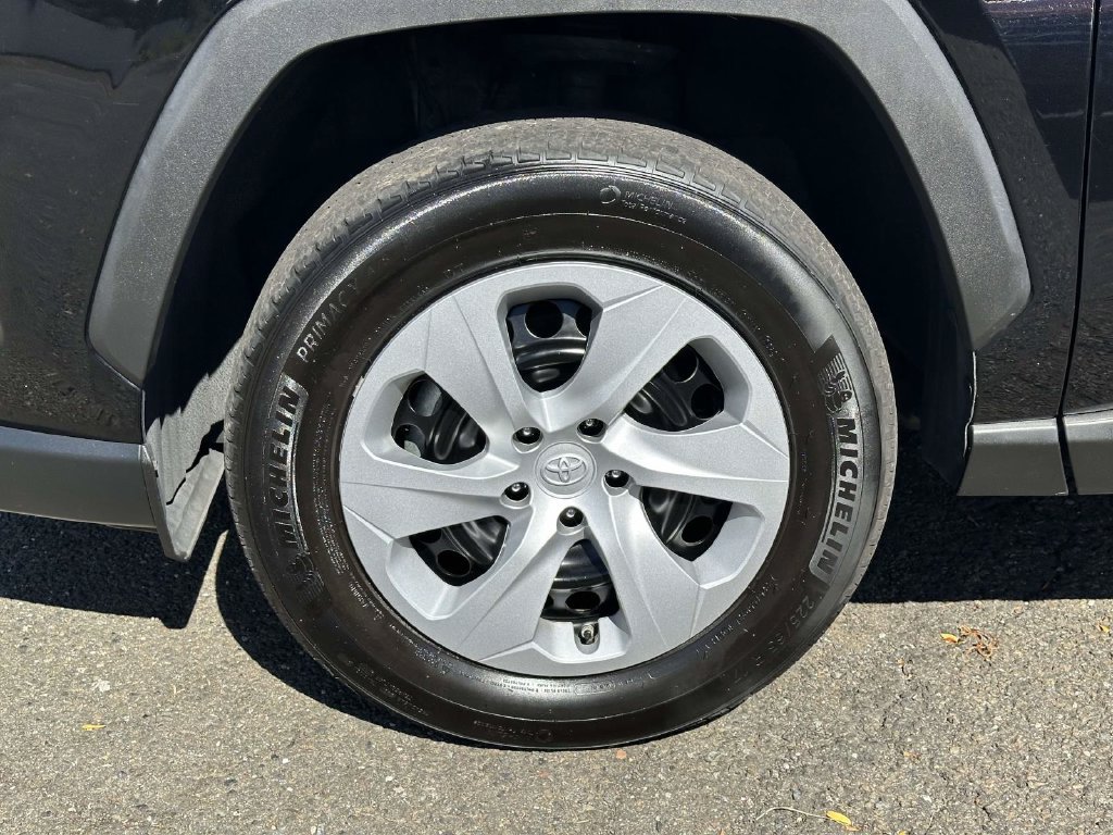 Used 2025 Toyota RAV4 LE AWD/4WD image 10