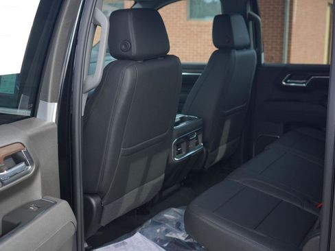 New 2026 GMC Sierra 1500 SLT w/ SLT Convenience Package image 23