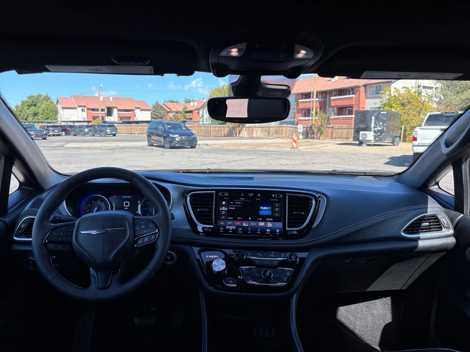Used 2025 Chrysler Pacifica Limited FWD image 37