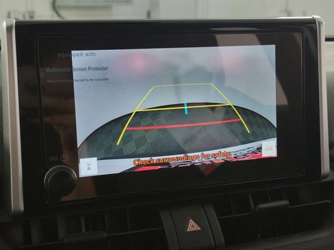 Used 2025 Toyota RAV4 XLE image 18