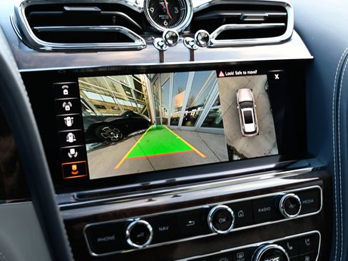 Used 2022 Bentley Bentayga image 30