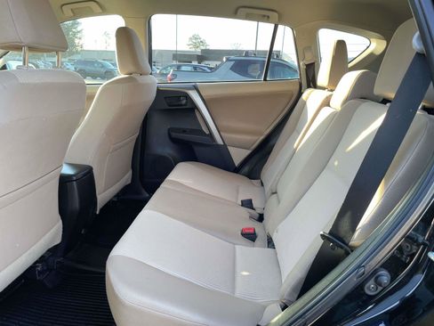 Used 2013 Toyota RAV4 LE image 9