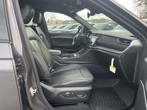 New 2026 Jeep Grand Cherokee L Limited w/ Limited Altitude Package AWD/4WD image 15