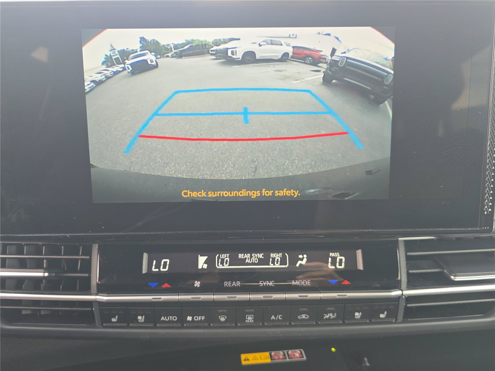 Used 2025 Toyota Sienna XSE w/ XSE Premium Package FWD image 20